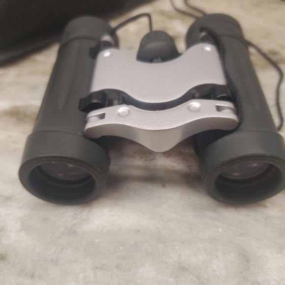 Barska  383feet/100yards  field Binoculars w/case - Picture 5 of 8